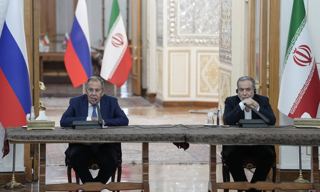 ایران و روسیه بر کاهش تنش میان افغانستان و پاکستان توافق کردند: عراقچی