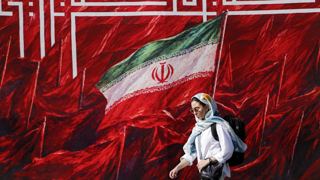 ایران درباره تغییر تاکتیکی در حملات تنگه هرمز قبل از رای کلیدی آمریکا تأمل می‌کند