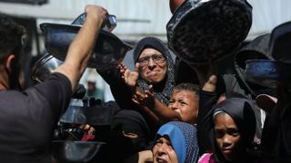 غزه مالیات کامیون را رد کرد و از اسرائیل خواست روزانه ۶۰۰ محموله اجازه دهد
