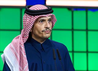 نخست‌وزیر قطر از «زلزله» ناشی از جنگ آمریکا و اسرائیل علیه ایران هشدار داد