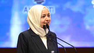 Former Turkish minister quits ruling party amid fund crisis
