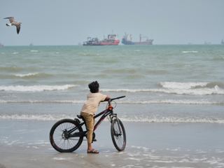وزیر خارجه ایران: امنیت تنگه هرمز با اقدام نظامی بازنخواهد گشت