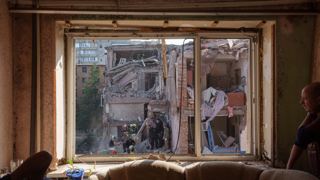 حملات روسی بر اتوبوس‌های عمومی اوکراین؛ ۳۰ کشته و تشدید قطع‌برق در کیف