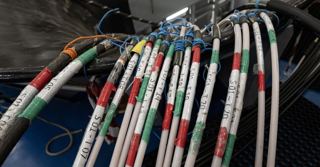 تهدیدات ایران علیه کابلهای اینترنت هرمز چه معنایی برای خلیج دارد