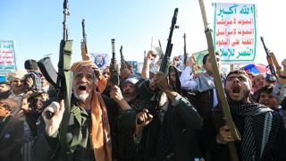 حوثی‌ها کیستند و چرا به فرودگاه‌های عربستان حمله می‌کنند؟