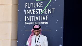 عربستان سعودی کنفرانس سرمایه‌گذاران بزرگ را به سال ۲۰۲۷ به تعویق انداخت؛ حوثی‌های حمایت‌شده توسط ایران حملات خود را تشدید می‌کنند