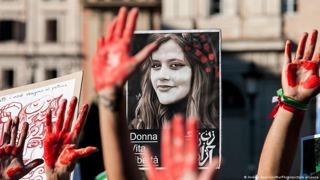 در ایران، قتل یک زن جوان توسط بستگان مرد‌اش بحث درباره قتل‌های «ناموسی» را دوباره شعله‌ور کرد