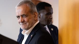 پزشکیان: مذاکرات با آمریکا «بی‌معنی» است