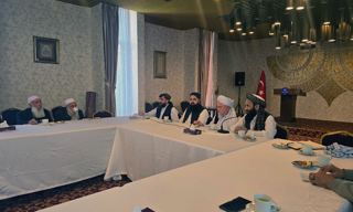 مهاجران افغان در ترکیه برای حل مشکلات اقامت و امور کنسولی راه‌حل می‌جویند