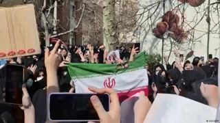 ایران متهم به مسدود کردن کارت‌های SIM و دسترسی دیجیتال برای سکوت کردن مخالفان