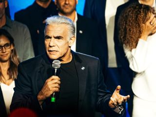 لپید رهبر اپوزیسیون اسرائیل، نتانیاهو را به ترساندن مردم متهم کرد