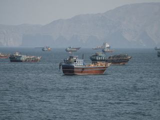 عمان خدمه زخمی کشتی تانکر مورد حمله را از تنگه هرمز تخلیه می‌کند