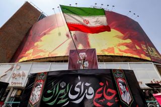 ترامپ می‌گوید آمریکا با ایران 'تنها نیمه مذاکره می‌کند'