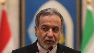 آراجچی: ایران هنوز منتظر پاسخ رسمی آمریکا به پیشنهاد باز کردن تنگه هرمز است