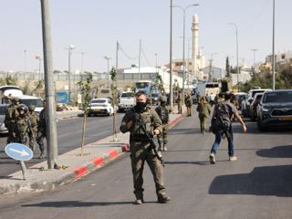 اسرائیل شهرهایی در کرانه باختری را مورد حمله قرار داد و دهها فلسطینی را بازداشت کرد