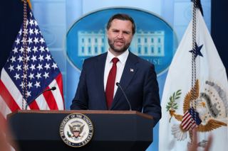JD Vance می‌گوید جنگ با ایران 'جنگ نیست' در مورد زمان‌بندی پایان
