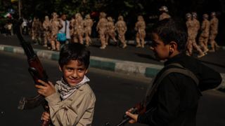 ایران برای کمپین «جانفدایی» کودکان زیر ۱۵ سال را استخدام می‌کند