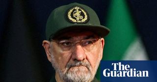 رهبر جدید امنیت ملی ایران هشدار داد که همسایگانی که به جنگ اقتصادی آمریکا علیه ایران بپیوندند، خواهند بود دشمن