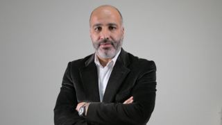 ترکیه روزنامه‌نگاری را بازداشت کرد که در پست‌هایش محدودیت‌های روسری مدارس آذربایجان را انتقاد کرده بود